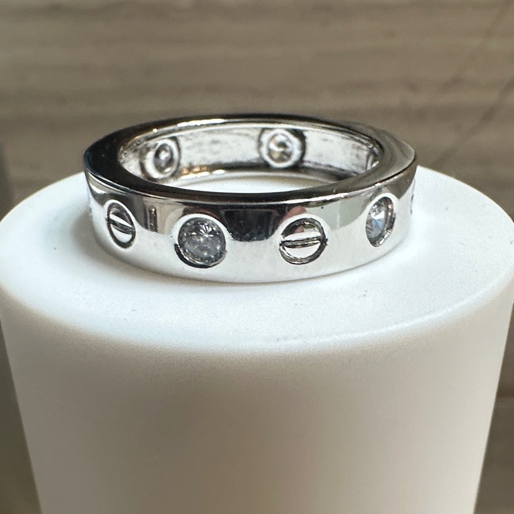 Silver Ring with Bezel Set Swarovski Crystals Size 6.5 - Picture 1 of 3